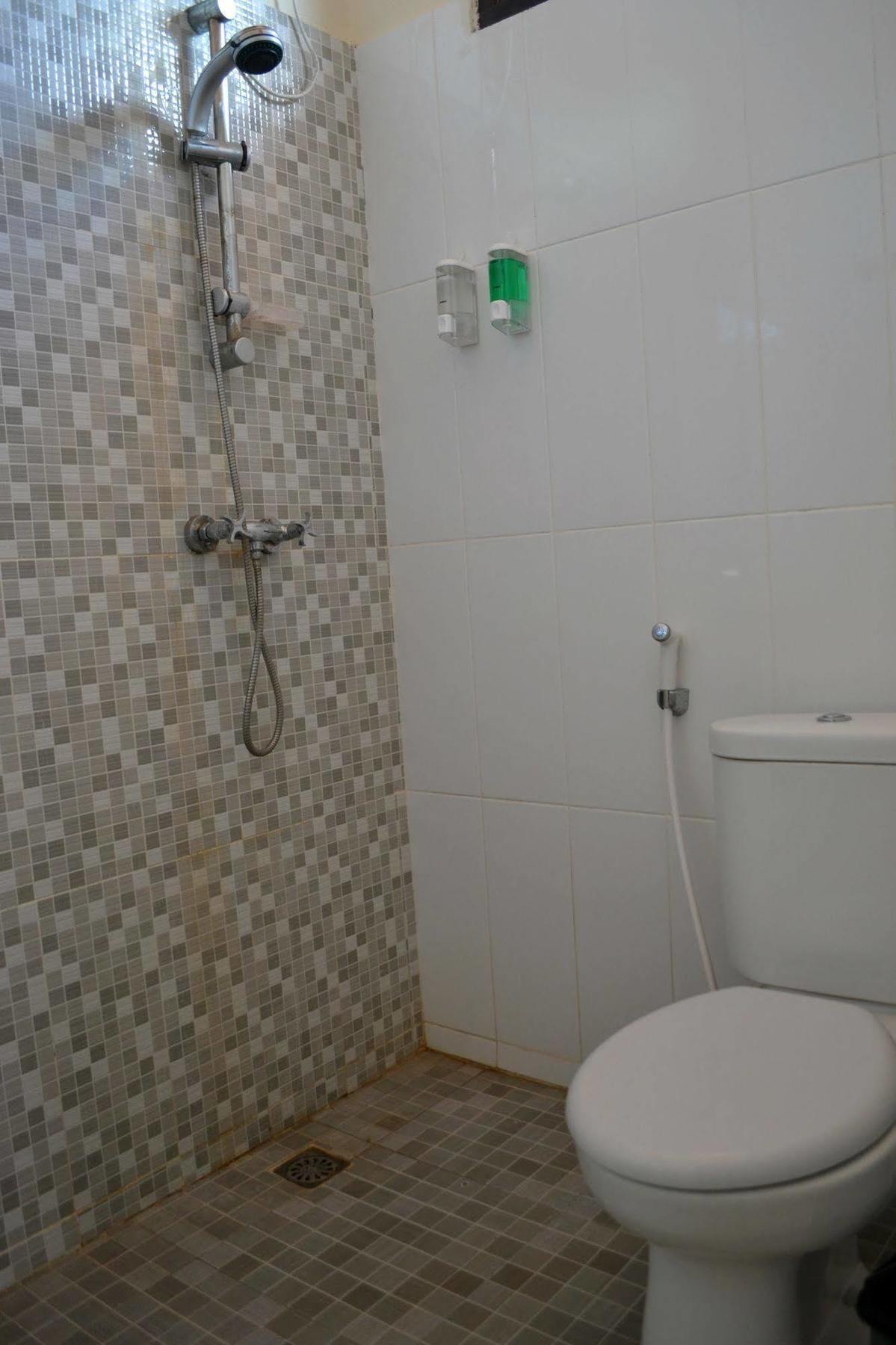 קוטה לומבוק Ivanka Airport Inn מראה חיצוני תמונה