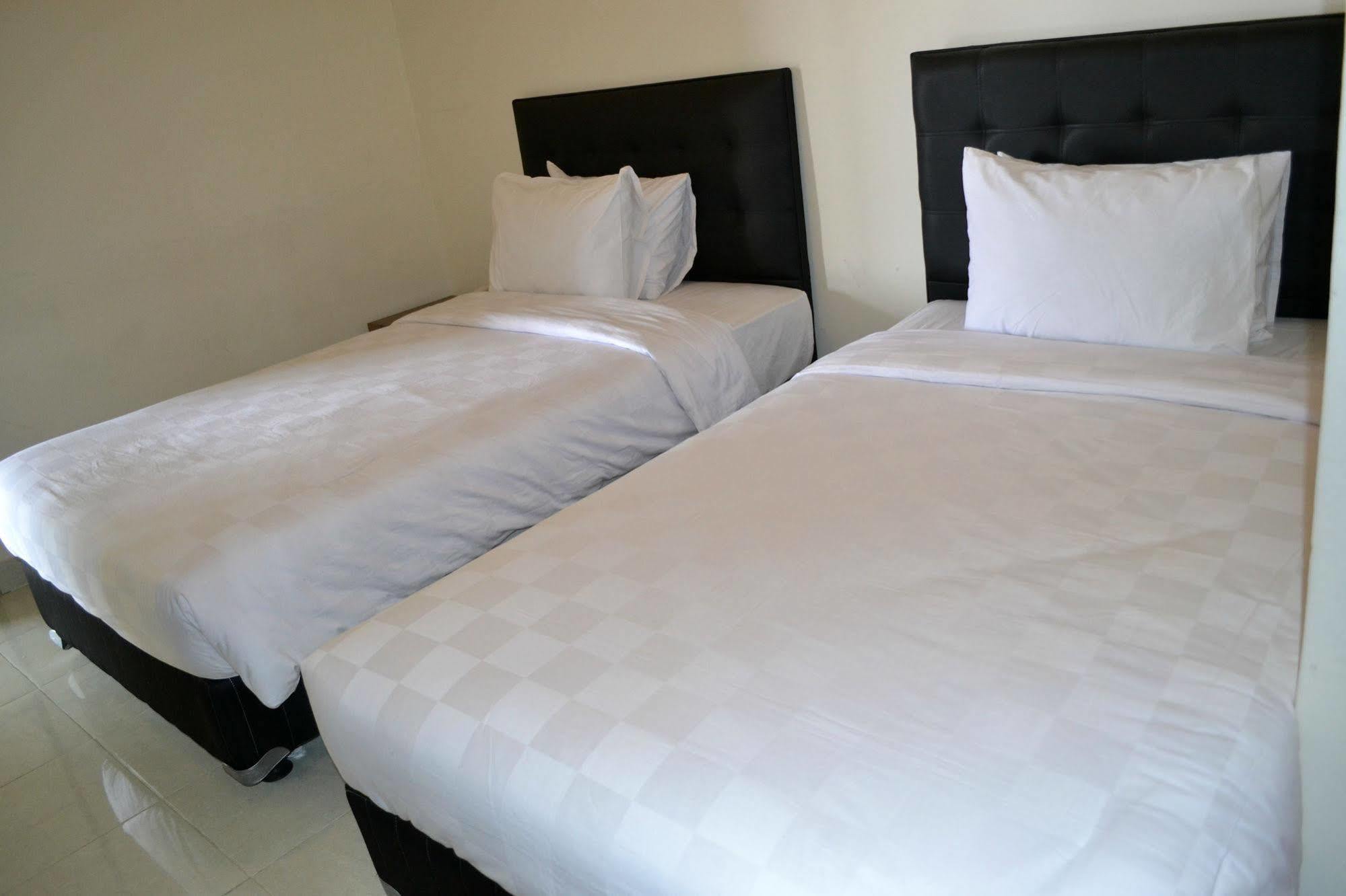 קוטה לומבוק Ivanka Airport Inn מראה חיצוני תמונה